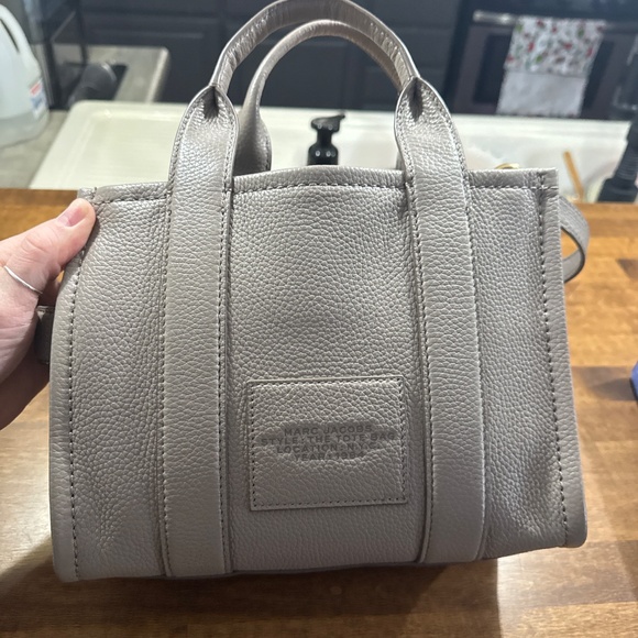 Marc Jacob’s Leather Tote Small - Picture 5 of 7